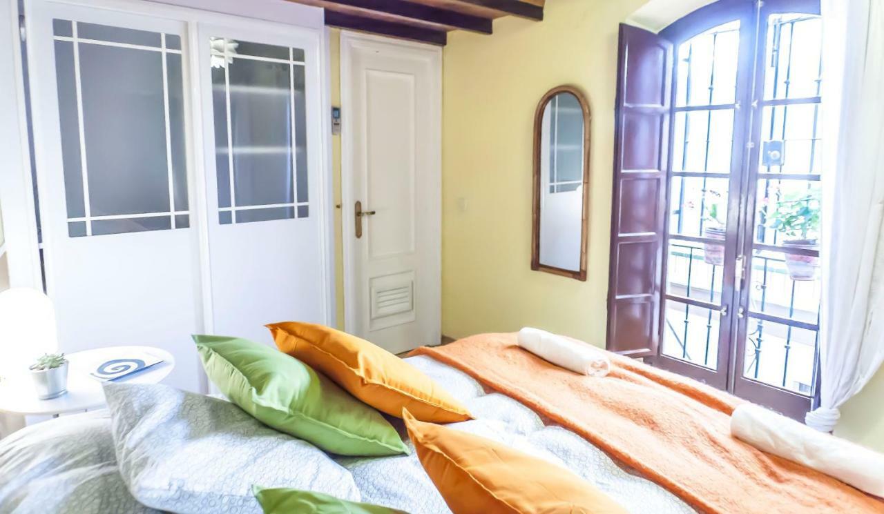Corral De La O Triana Apartment By Valcambre Sevilla Bagian luar foto