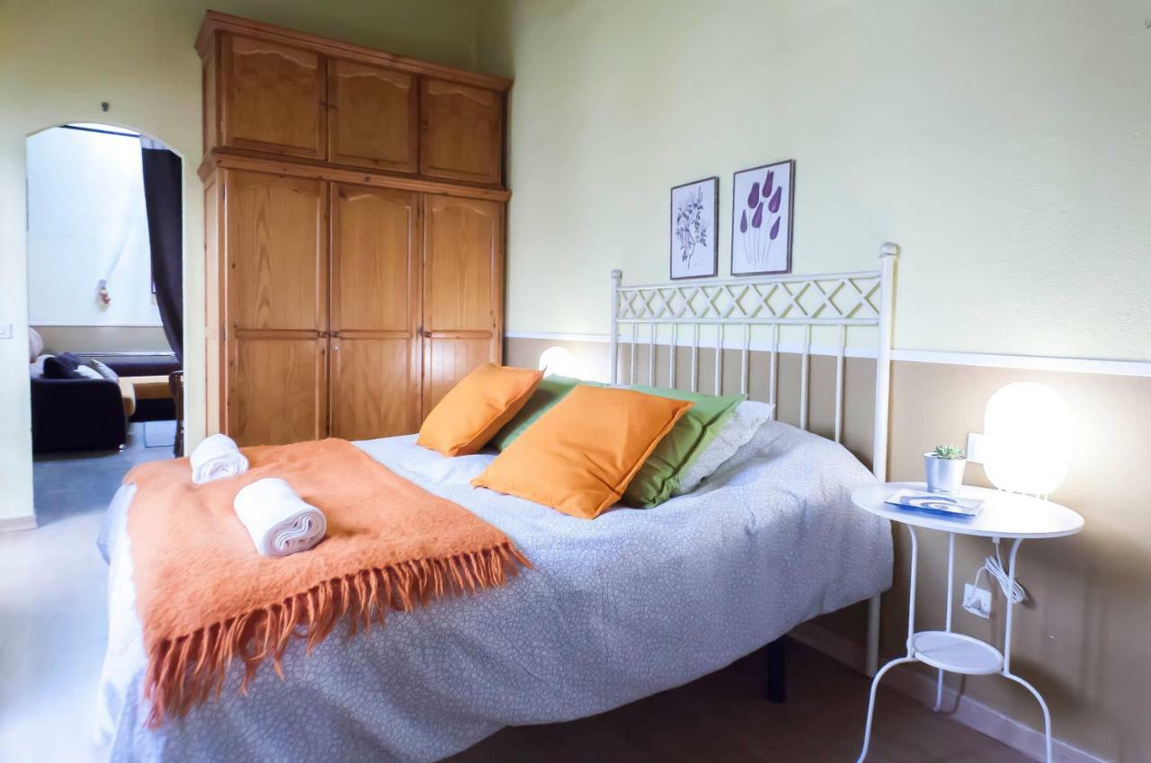 Corral De La O Triana Apartment By Valcambre Sevilla Bagian luar foto